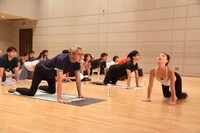 ヨガ体験の様子。