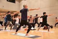 ヨガ体験の様子。