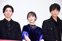 「見えない目撃者」舞台挨拶の様子。左から吉岡里帆、高杉真宙、浅香航大。