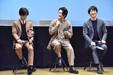 左から岩田剛典、ディーン・フジオカ、佐々木蔵之介。