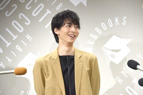 「最近はずっとゲームをしています。部屋からは本当に出ない」と休日の過ごし方を語る高杉真宙。