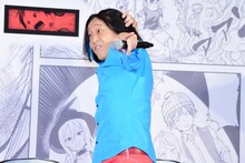 「写真撮ってください！」とアピールする永野。