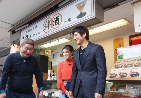 左からビートたけし、村上佳菜子、西島秀俊。