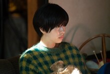 「“隠れビッチ”やってました。」より、佐久間由衣演じる荒井ひろみ。