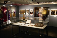 「樹木希林 遊びをせんとや生まれけむ展」より「KILIN 日常の部屋」の様子。