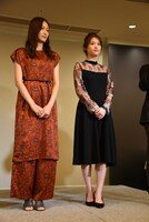 左から大野いと、松村沙友理。