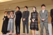 左からaki、尾崎明日香、近藤雄介、鯨井康介、藤岡沙也香、少路勇介。