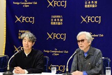 左から安藤紘平、山田洋次。