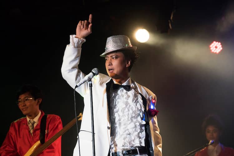 椎名桔平演じる詐欺師・村田が人々を翻弄、「愛なき森で叫べ」新カット 