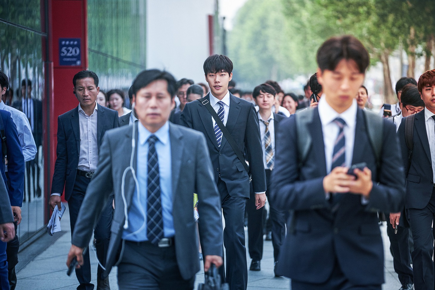 「金の亡者たち」 (c)2019 SHOWBOX, SANAI PICTURES AND MOONLIGHT FILM CO., LTD ALL RIGHTS RESERVED