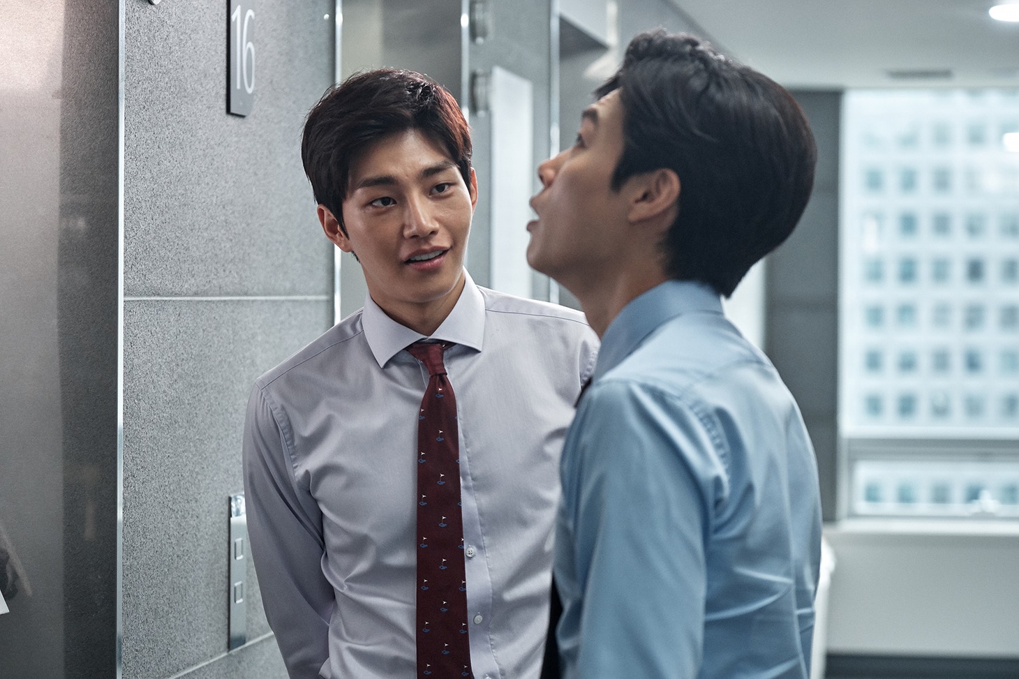 「金の亡者たち」 (c)2019 SHOWBOX, SANAI PICTURES AND MOONLIGHT FILM CO., LTD ALL RIGHTS RESERVED