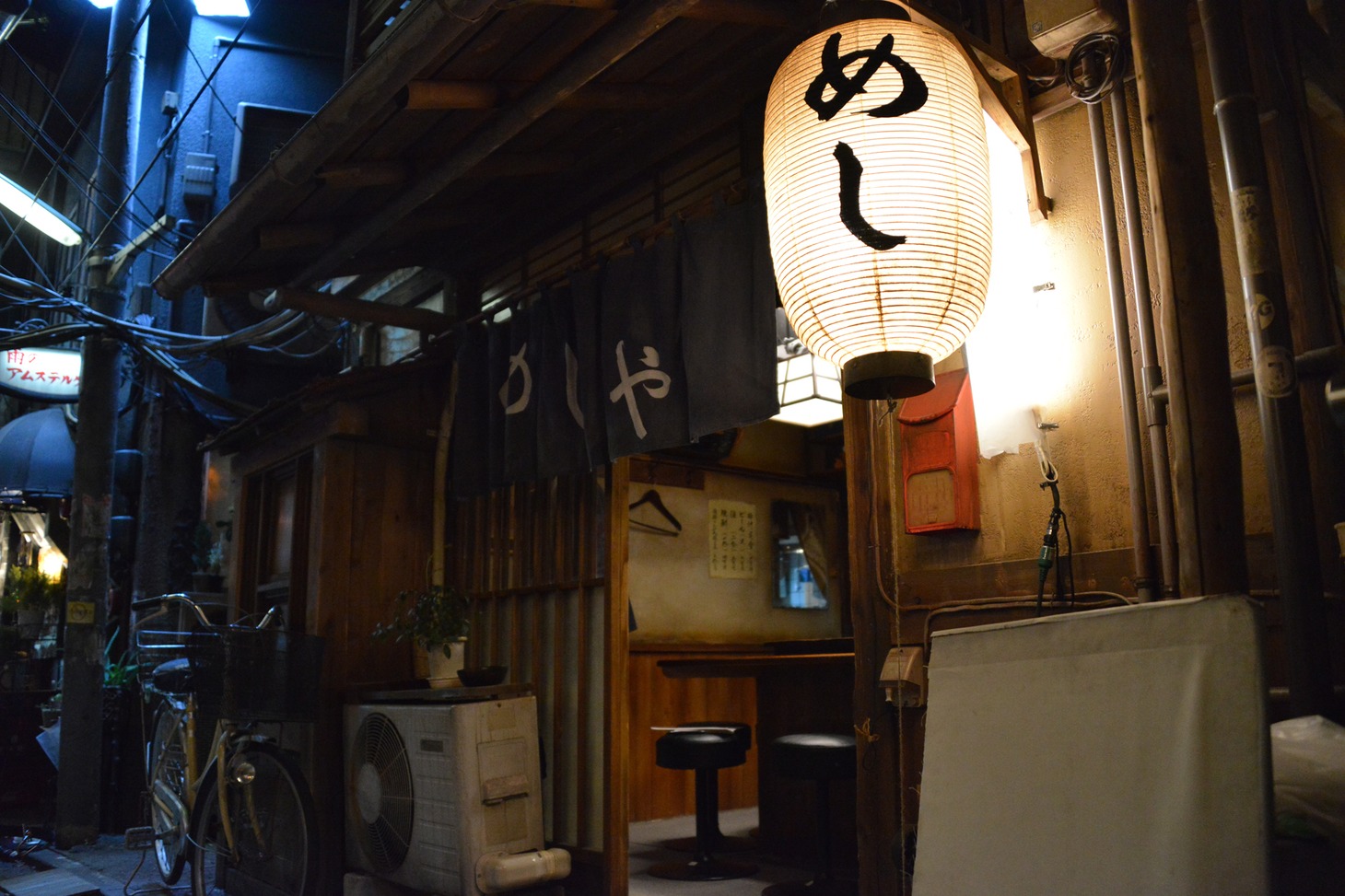 「深夜食堂 -Tokyo Stories Season2-」より、めしや外観。