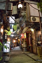 「深夜食堂 -Tokyo Stories Season2-」より、めしやがある路地のセット。
