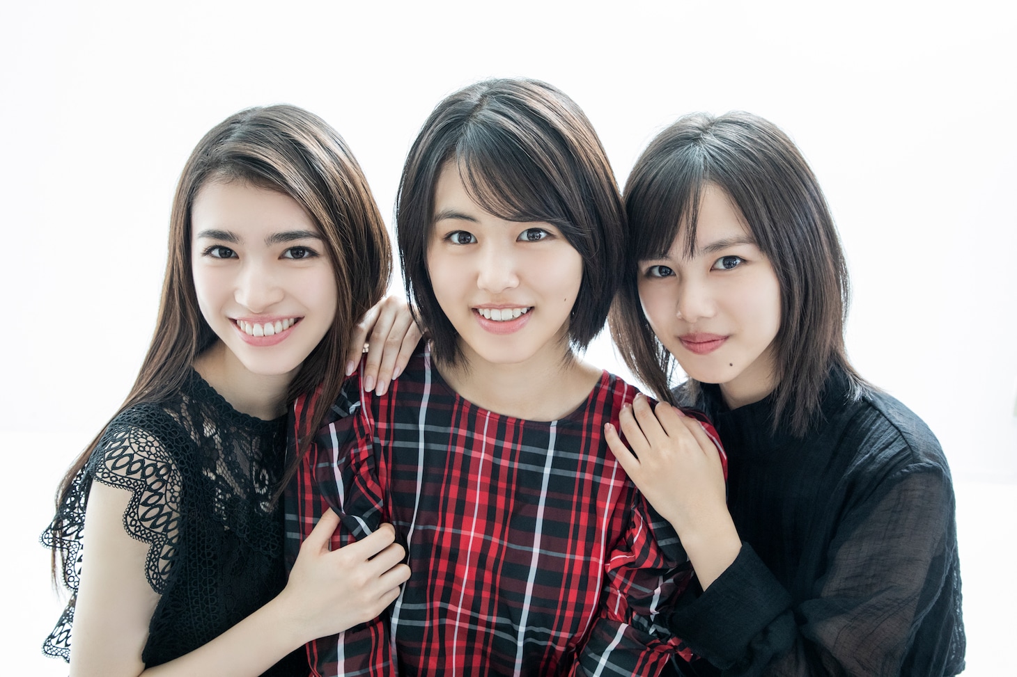 左から長見玲亜、竹内愛紗、松風理咲。