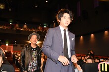 左から久保茂昭監督、山田裕貴。