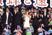 松岡茉優が「あの日々が届いた」としみじみ、松坂桃李は「若者と年配…」