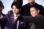左から山田裕貴、川村壱馬。