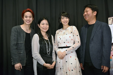 左からティーラドン・スパパンピンヨー、森絵都、パークプム・ウォンプム、チャープラン・アーリークン。