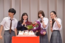 左から坂東龍汰、伊藤佑里香、玉城ティナ、堀田真由。