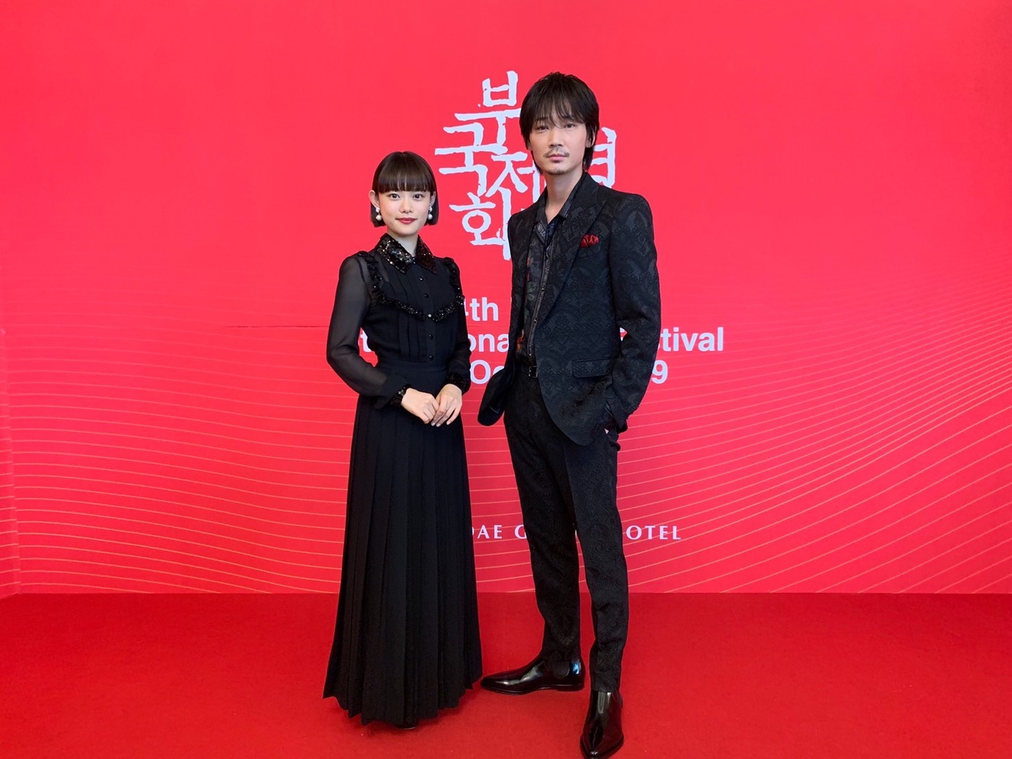 第24回釜山国際映画祭の様子。左から杉咲花、綾野剛。