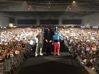 「TGC 北九州」の様子。左からSWAY、斎藤工、永野。