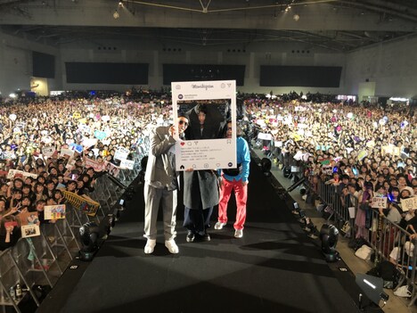 「TGC 北九州」の様子。左からSWAY、斎藤工、永野。