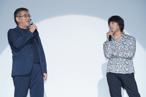 左から篠原哲雄、山崎まさよし。