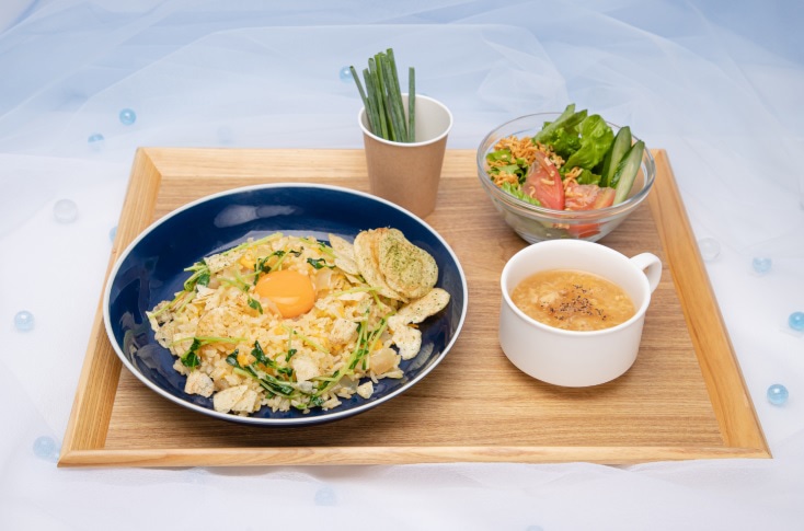 「陽菜お手製 ごま油香る豆苗ポテチャーハンセット」（税抜1490円）