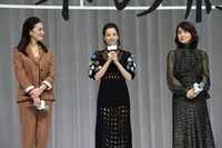 左から板谷由夏、桜井ユキ、石田ゆり子。