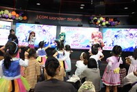 ダンスをする子供たち。