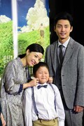 左から井上真央、藤原颯音、毎熊克哉。