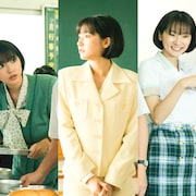 「おいしい給食」新写真、武田玲奈扮する教師が1980年代ファッションまとう