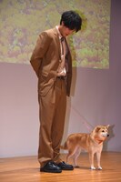 シロと一緒に登場した福士蒼汰。