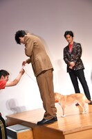 シロを送り出す福士蒼汰。