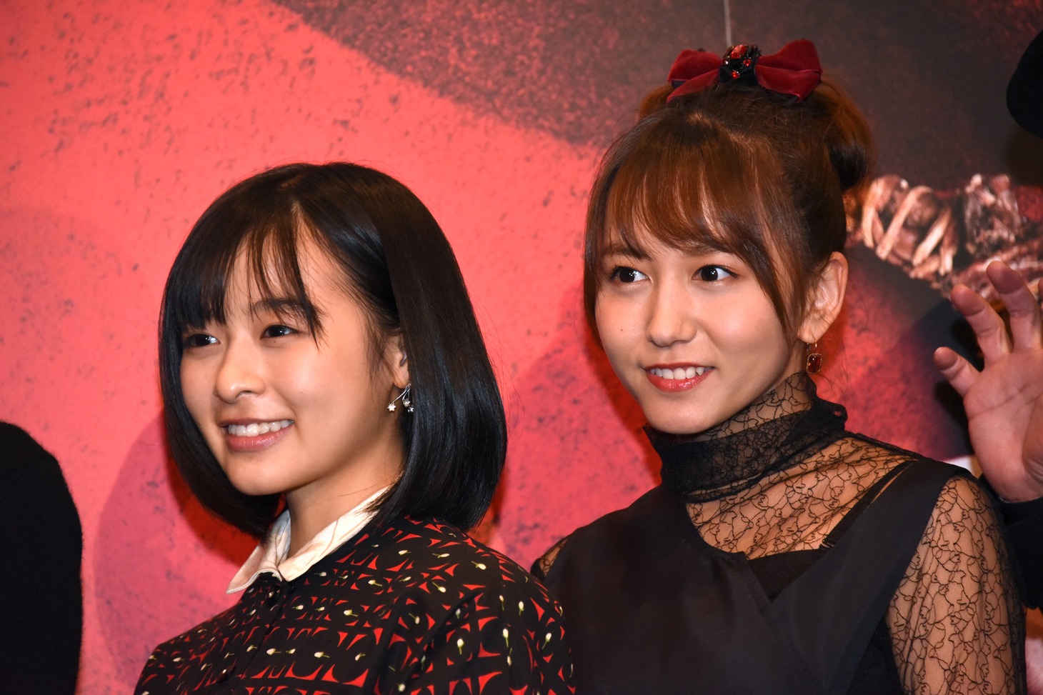 左から森七菜、大場美奈。