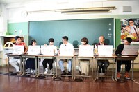 ドラマ「おいしい給食」記者会見の様子。