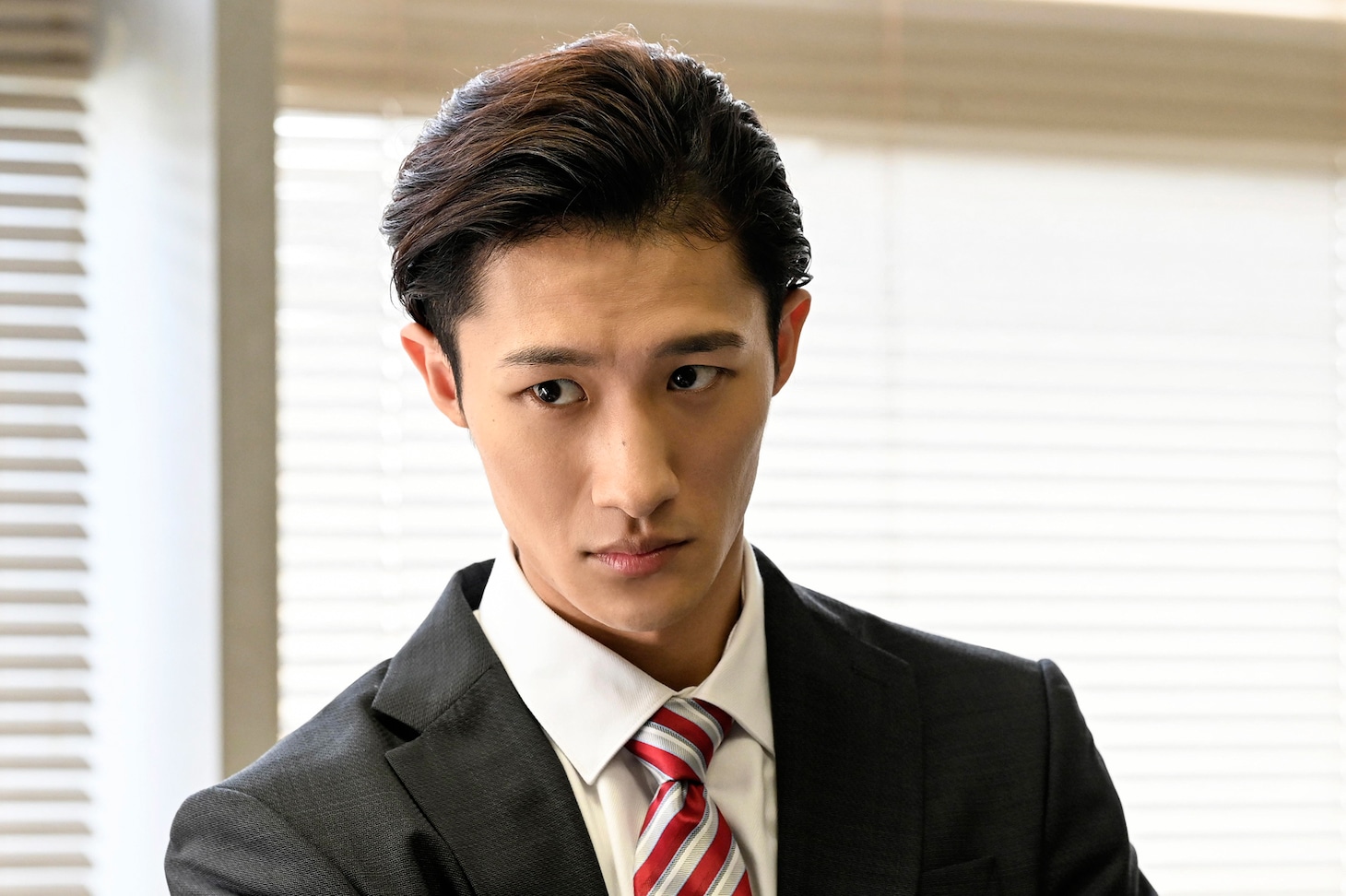 岩本照演じる大谷光司。