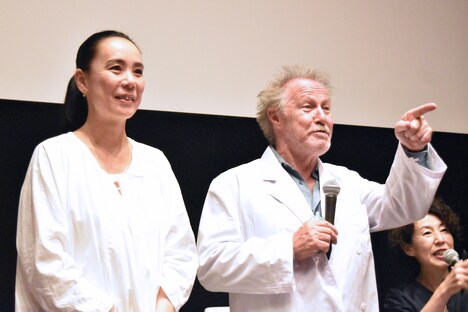 「人生、ただいま修行中」トークイベントの様子。左から河瀬直美、ニコラ・フィリベール。