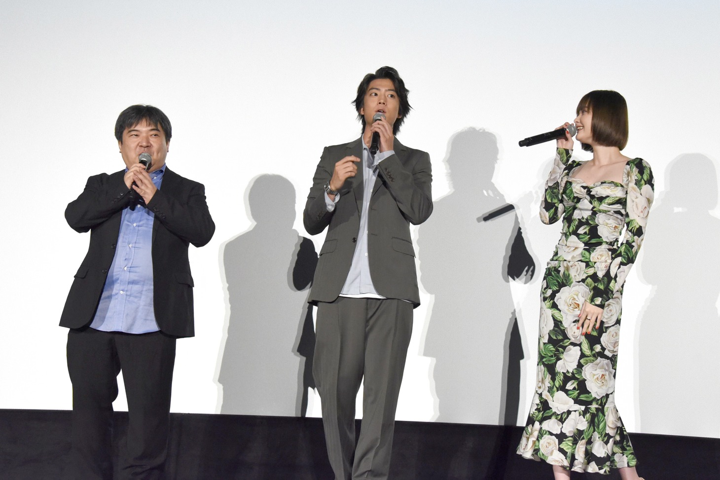「ジョーカー」と「惡の華」が似た物語であると熱弁する伊藤健太郎（中央）。