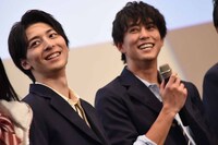 左から高杉真宙、佐野岳。