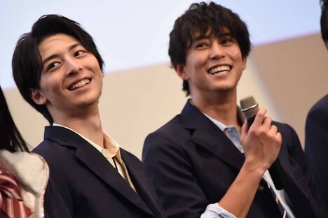 左から高杉真宙、佐野岳。