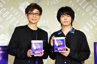 「アラジン」MovieNEX発売記念イベントの様子。左から山寺宏一、中村倫也。