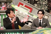 10月11日放送の「全力!脱力タイムズ」より。左から古坂大魔王、吉沢亮。
