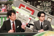 10月11日放送の「全力!脱力タイムズ」より。左から古坂大魔王、吉沢亮。