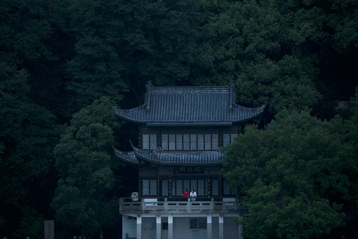 「春江水暖」