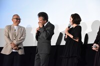 左から犬童一心、前川清、満島ひかり。