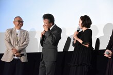 左から犬童一心、前川清、満島ひかり。