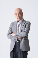 麿赤兒演じるベテラン俳優・轟哲彦。