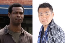 マイク役の三宅健太（右）。