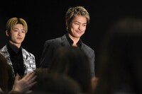 客席通路を通って登壇した今市隆二（手前）。